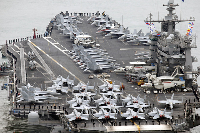 The nuclear-powered supercarrier USS John C. Stennis of the US Navy docked at Busan Naval Base in March 2016 for the Key Resolve exercise. (Kim Bong-gyu