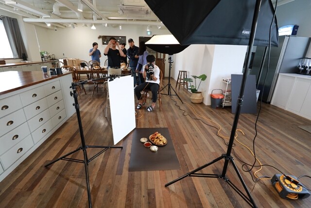 위쿡 사직지점에는 주방뿐만 아니라 음식 배달 플랫폼에 올릴 음식 사진을 찍을 수 있는 스튜디오도 있다. 류우종 기자