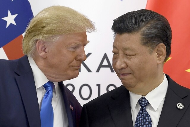 6월29일 일본 오사카에서 열린 주요 20개국(G20) 정상회담에서 만난 도널드 트럼프 미국 대통령(왼쪽)과 시진핑 중국 국가주석. 연합뉴스