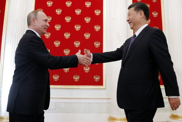 Russian President Vladimir Putin greets Chinese leader Xi Jinping for a summit on June 6, 2019. (TASS/Yonhap News)