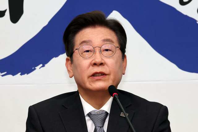 이재명 더불어민주당 대표가 4일 서울 여의도 국회에서 헌법재판소의 윤석열 전 대통령 파면 선고에 대한 입장을 밝히고 있다. 김경호 선임기자 jijae@hani.co.kr