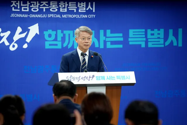 민형배, '의대 탈락' 목포권 민심 달랠까...오늘부터 무안청사 상시집... - 뉴스 썸네일 이미지