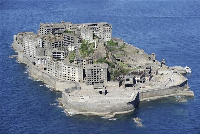 Gunkanjima (Hashima) Island, off the coast of Nagasaki, where hundreds of Koreans were mobilized to perform forced labor during the Pacific War. (Hankyoreh archives)