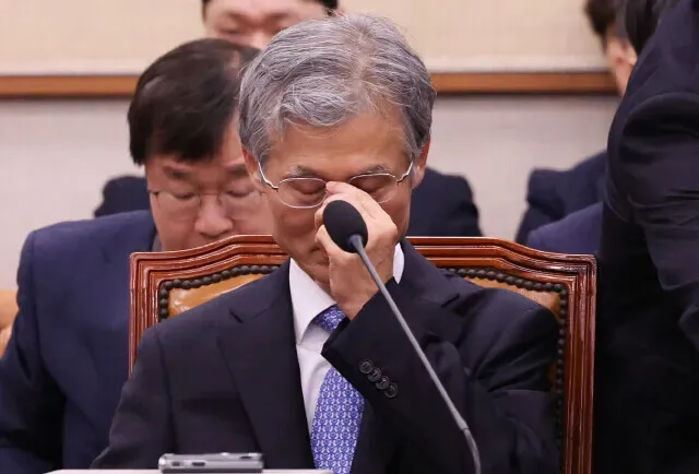 Supreme Court Chief Justice Jo Hee-de appears before the National Assembly’s Legislative and Judiciary Committee during a parliamentary audit on Oct. 13, 2025. (Kim Young-won/Hankyoreh)