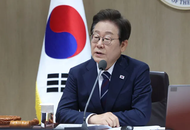 이 대통령, 국무회의서 “선출된 권력 존중 해야”…‘국…