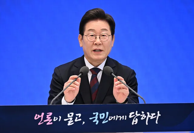 [속보] 이 대통령 “관세협상 8일까지 끝낼 수 있을지…