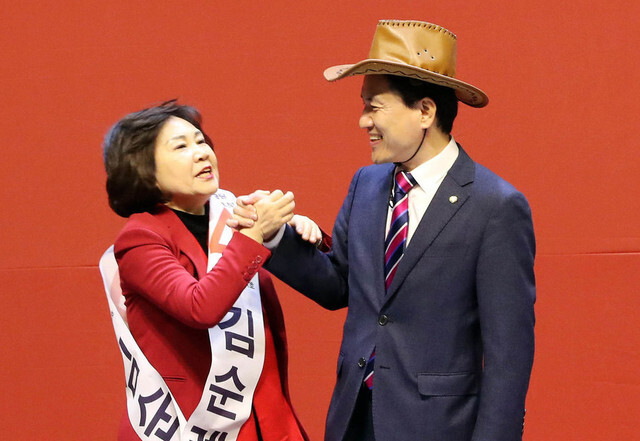 Liberty Korea Party lawmaker Kim Soon-rye (left) and Kim Jin-tae have repeatedly disparaged the Gwangju Democratization Movement as a ploy orchestrated by North Korean agents and special forces. (Kim Gyoung-ho
