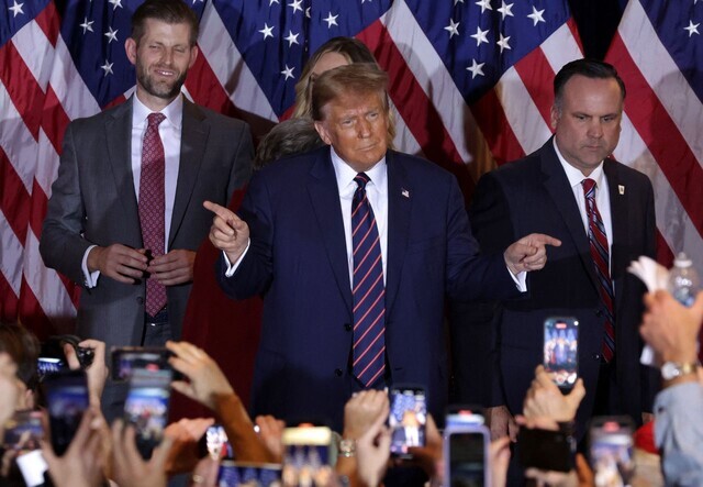 Former US President Donald Trump appears before a crowd of supporters in Nashua, New Hampshire, after winning the state’s Republican primary on Jan. 23. (AFP/Yonhap)