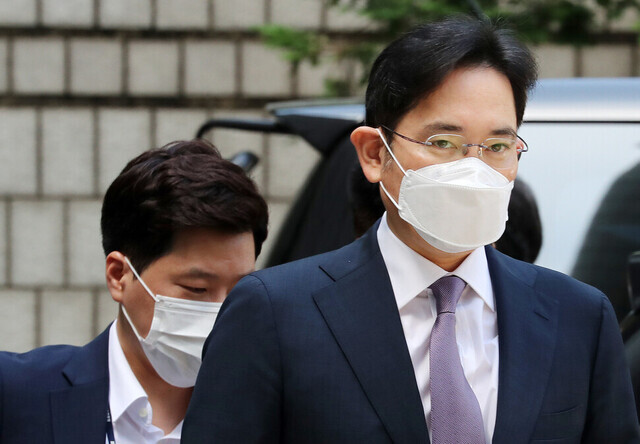 Samsung Electronics Vice Chairman Lee Jae-yong heads to the Seoul Central District Court for questioning on June 8. (Yonhap News)