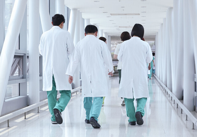 Medical staff walk through the hallway of a university hospital in Seoul. (Yonhap)