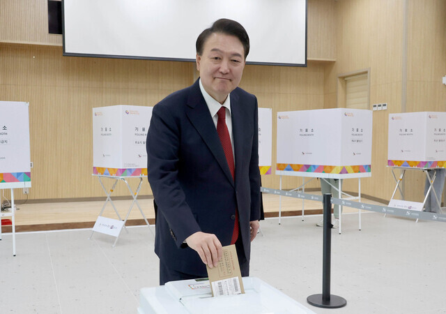 President Yoon Suk-yeol casts his vote at an early polling site in Busan on April 4, 2024, the start of early voting for Korea’s National Assembly elections. (pool photo)