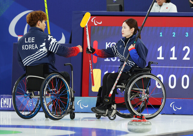 패럴림픽 휠체어컬링 믹스더블 이용석·백혜진, 일본 9-0 완파…2연승