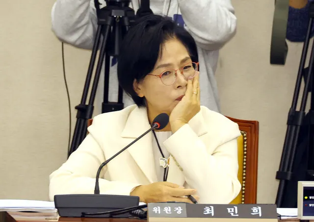 최민희, 당 윤리심판원장 조사 지시에 반발하다 "성실히 임하겠다" - 뉴스 썸네일 이미지