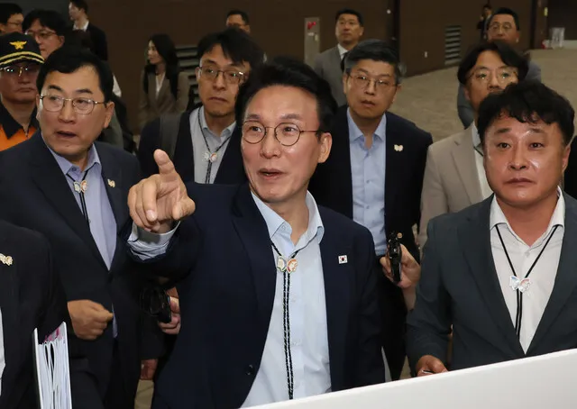 김민석 “의대생 복귀 큰 일보전진…주술 같은 ‘2천명 …