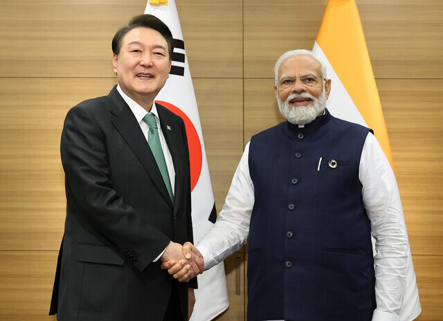 President Yoon Suk-yeol of South Korea shakes hands with Prime Minister Narendra Modi of India ahead of a summit on May 20 on the sidelines of the Group of Seven summit in Hiroshima, Japan. (Yonhap)