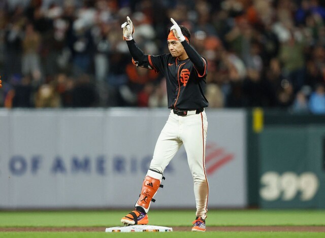San Francisco Lee Jung -hoo is delighted after hitting 9 times in the New York Mets on the 27th. San Francisco/AFP Yonhap News