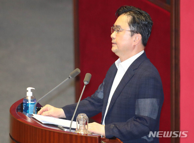 김종민 더불어민주당 의원이 7월 30일 서울 여의도 국회에서 열린 본회의에서 5분 발언을 하고 있다. 뉴시스