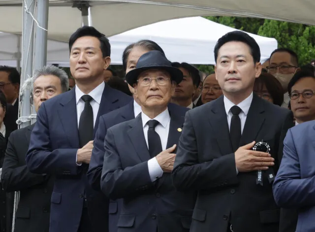 ‘박정희 첫 추모사’ 오세훈, 국힘 의원들·이준석과 연쇄 만찬