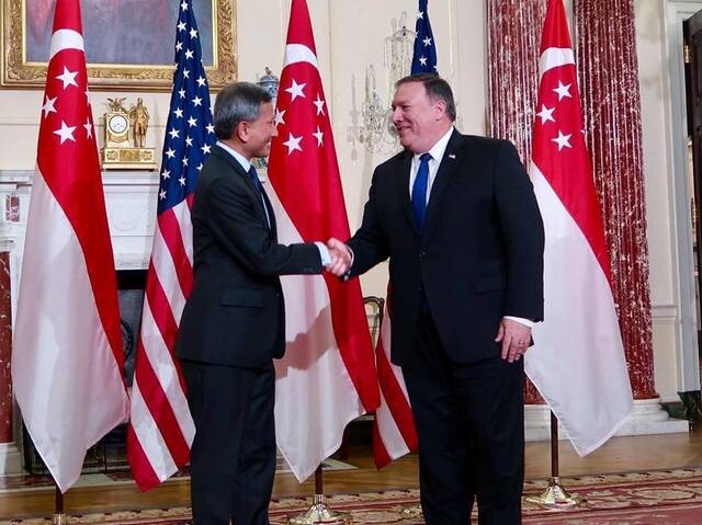 Singaporean Minister for Foreign Affairs Vivian Balakrishnan (left) shakes hands with US Secretary of State Mike Pompeo at the US State Department on June 5. (Balakrishnan‘s Facebook page)
