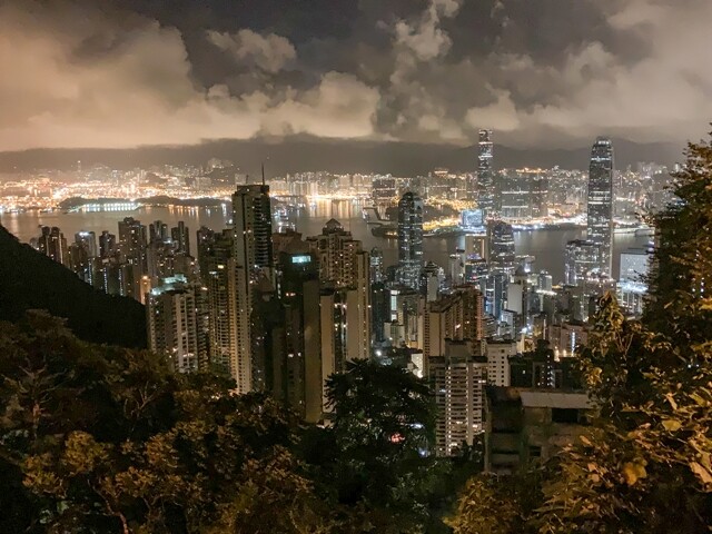 지난 8월 홍콩 취재를 마치고 빅토리아피크에 올라 찍은 홍콩 야경.