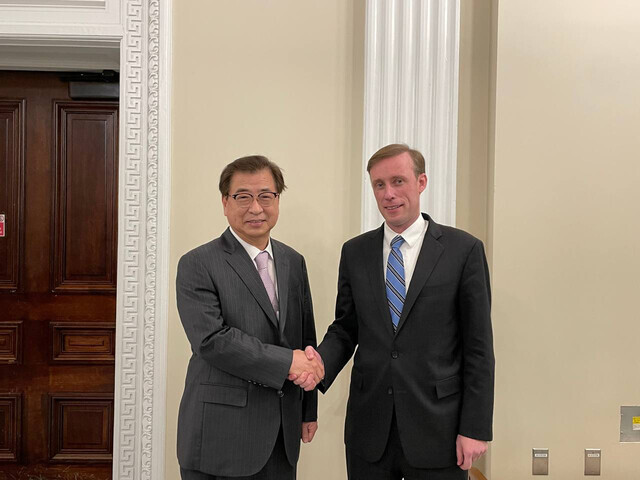 Suh Hoon, director of South Korea’s National Security Office shakes hands with US National Security Advisor Jake Sullivan on Tuesday in Washington. (provided by the Blue House National Security Office)