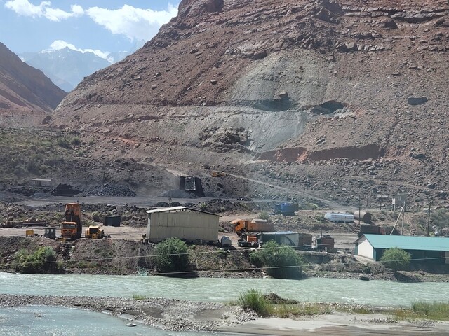 타지키스탄 수도 두샨베 인근에서 중국 광업기업이 석탄을 채굴하고 있다. 두샨베/박민희 기자