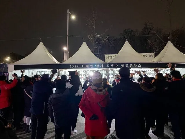 More than 50 people who lost loved ones in the Itaewon disaster gather at the citizen-run memorial altar in the neighborhood and hold up the names of those they lost on their phones and say them aloud at the stroke of midnight on New Year’s Eve. (courtesy of the Oct. 29 Itaewon Tragedy Citizens’ Action Group)