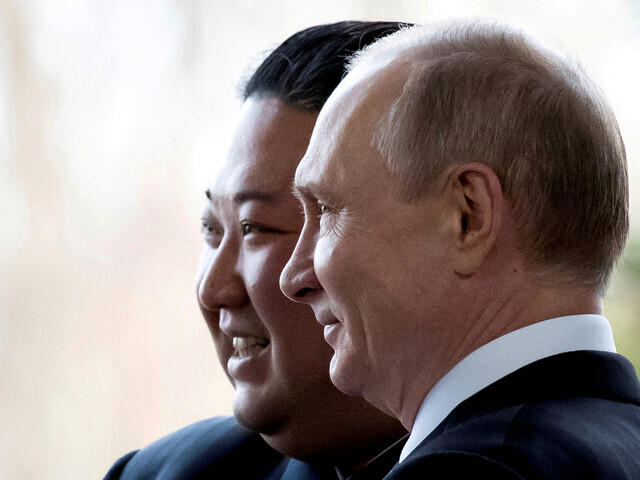 North Korean leader Kim Jong-un and Russian President Vladimir Putin stand for a photo marking their summit in Vladivostok, Russia, on April 25, 2019. (Yonhap)