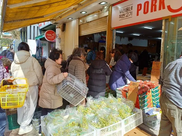 내 비타민 내가 챙긴다…냉동·못난이 ‘싼 과일’ 찾아 삼만리