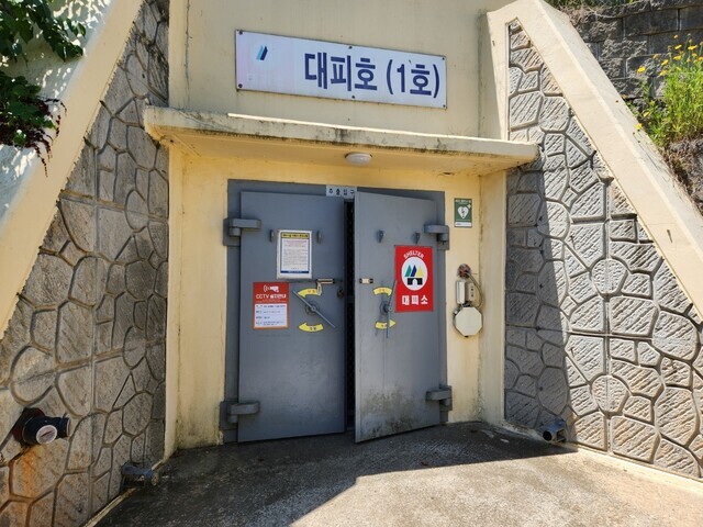 An entrance to a shelter on Yeonpyeong Island on June 26, 2024, during live-fire drills near the Northern Limit Line in the Yellow Sea. (Shin Hyeong-cheol/Hankyoreh)