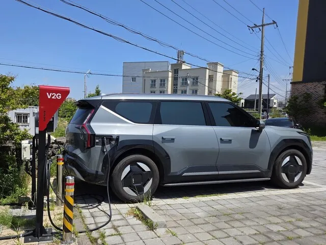 주차만 해도 수익이? 전기차 V2G 기술과 치솟는 차량 유지비 해결하는 스마트한 전략