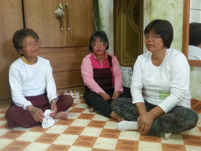 Park Gil-soon (left) with her two daughters