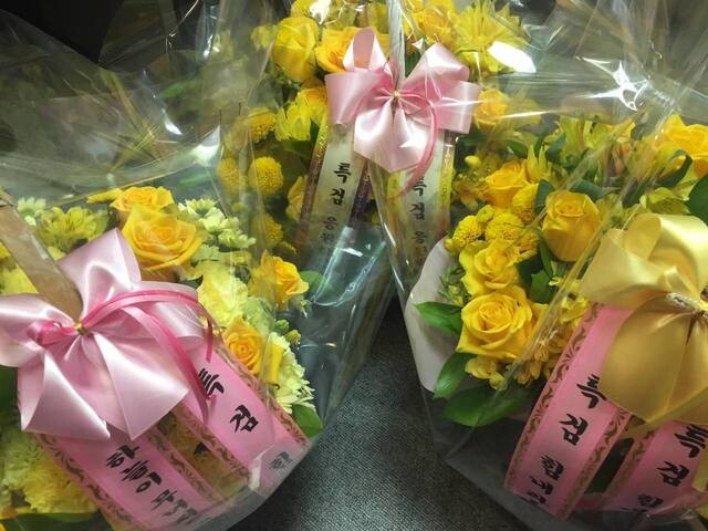 Bouquets of flowers with the message “Stay Strong”