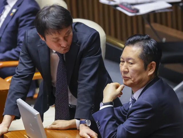 民主、法歪曲罪終盤修正…適用対象「刑事事件」限定