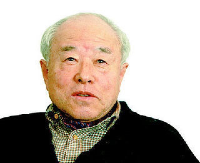 생전의 컬렉터 정기용. 2006년 한겨레 사진부 기자였던 임종진 사진가가 찍었다.