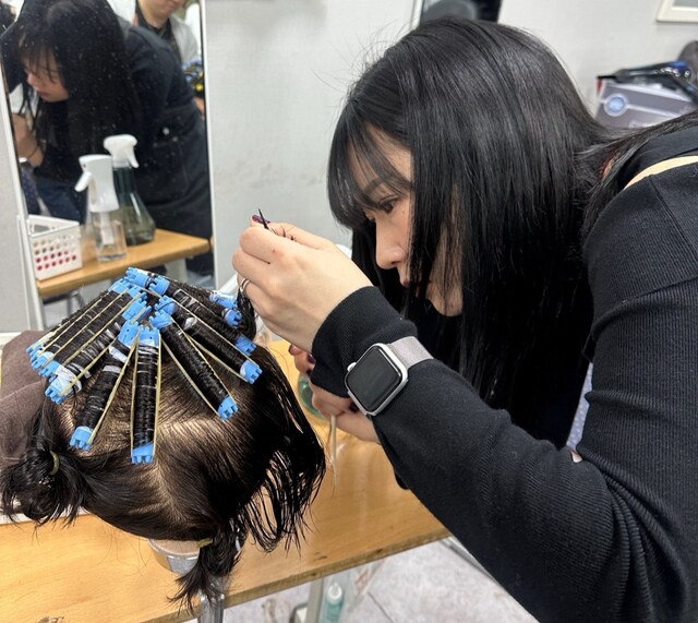 부상으로 축구를 그만둬야 했던 정수아(24)씨. 현재 미용학원을 다니며 제2의 인생을 준비하고 있다. 정수아 제공