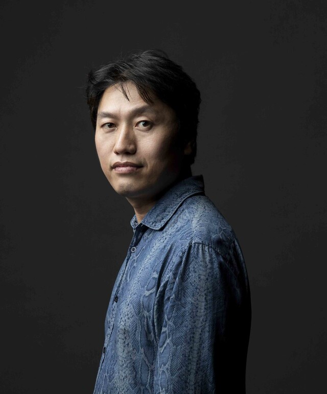 연극 ‘입국심사’의 극본·연출을 맡은 하수민씨. 즉각반응 제공