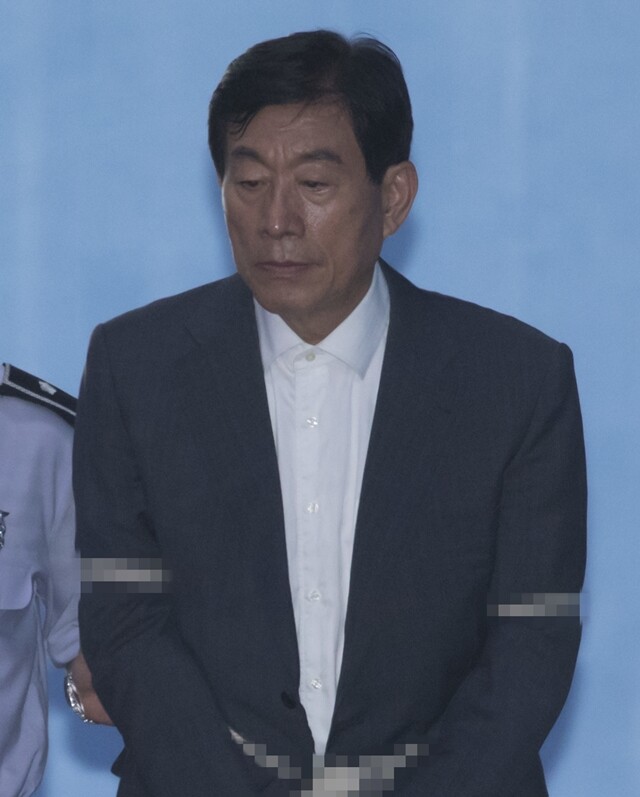 Former NIS director Won Sei-hoon is led into the Seoul High Court on Aug. 30