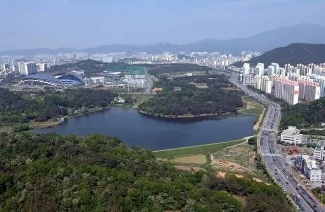 광주 중앙공원 1지구 주주권 확인 항소심 롯데쪽 승소...한양 추가 지분... - 뉴스 썸네일 이미지