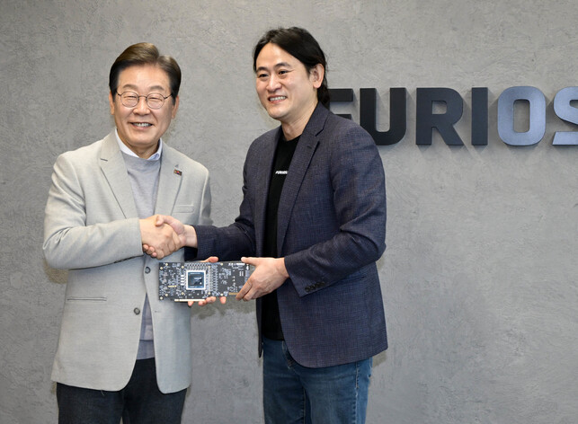 대선 출마 선언 직후인 2025년 4월14일 이재명 대통령은 첫 행보로 서울 강남구 퓨리오사AI를 방문해 백준호 대표를 만났다. 국회사진기자단