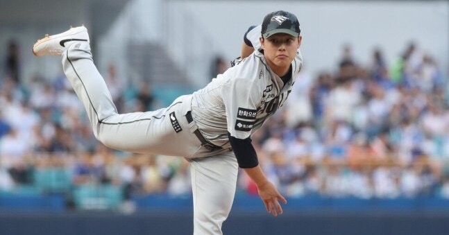 Hanwha Eagles Moon Dong -ju, who is scheduled to start the first match with the 2025 KBO League Kia (KIA) Tigers held at the Hanwha Life Ball Park on the 8th. Yonhap News