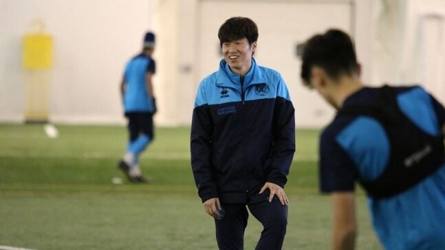 박지성, 8년 만에 코치로 복귀…전 소속팀 QPR 16살 이하 팀