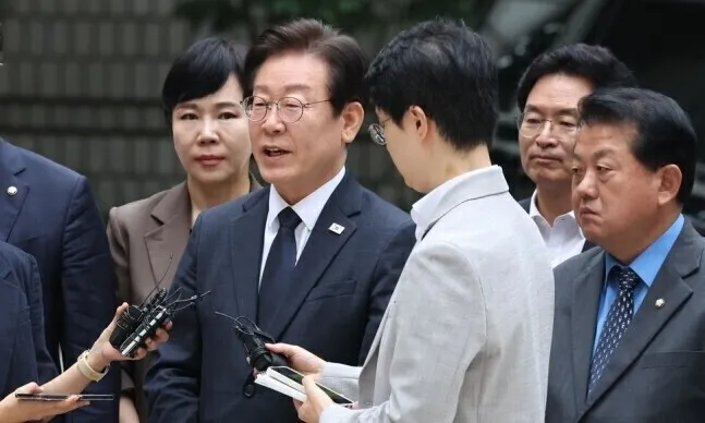 이 대통령 ‘쌍방울 대북송금 사건’도 연기…형사재판 5…