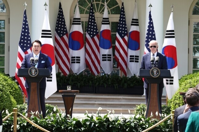 President Yoon Suk-yeol of South Korea speaks at a joint press conference with President Joe Biden of the US outside the White House following their summit on April 26 (local time). (Yoon Woon-sik/The Hankyoreh)