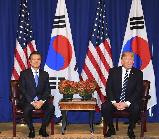 President Moon Jae-in will host US President Donald Trump during his visit to South Korea on Nov. 7 and 8. The two leaders met in a summit at the Lotte Palace Hotel in New York during the UN General Assembly meetings on Sept. 21. (Blue House Photo Pool)