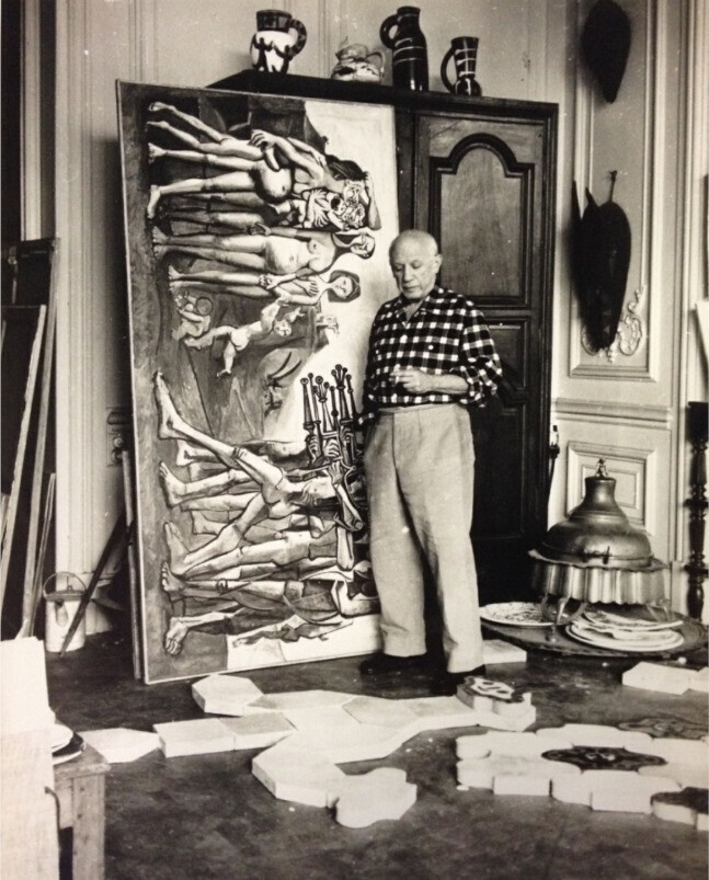 Pablo Picasso stands next to his work “Massacre in Korea.” (provided by the Vichae Art Museum)