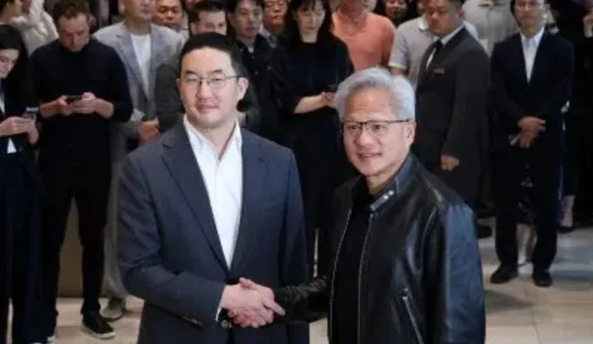 구광모, 젠슨 황과 ‘AI 회동’…LG “내년 초 휴머노이드 로봇 공개”