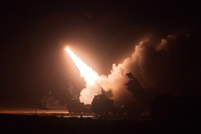 South Korea and the US fired eight ATACMS, tactical short-range surface-to-surface missiles, on June 6 in response to North Korea’s eight short-range ballistic missiles. (provided by the Joint Chiefs of Staff)