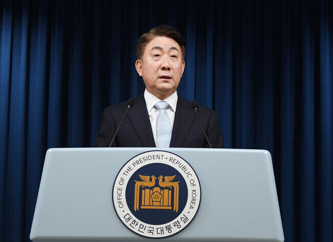 Lee Dong-kwan, Yoon’s pick to head the Korea Communications Commission, speaks to the press in the presidential office’s briefing room in Yongsan, Seoul, on July 28. (presidential office pool photo)