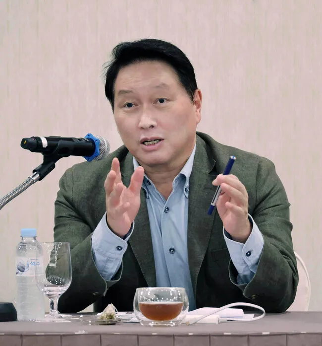 최태원 “한국 제조업 ‘잃어버린 10년’…AI 없인 상…